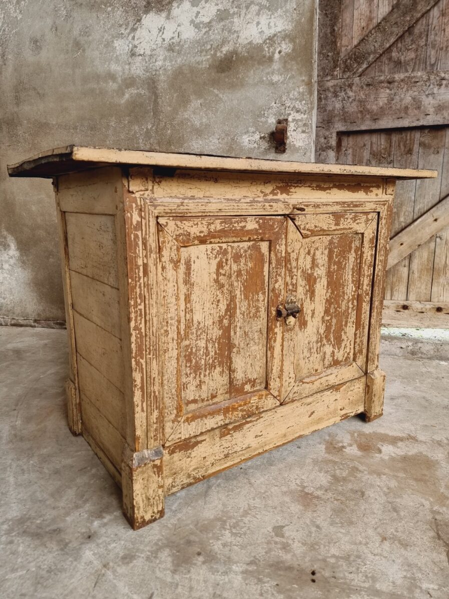 Antieke kast dressoirkast werkplaatskast (1)