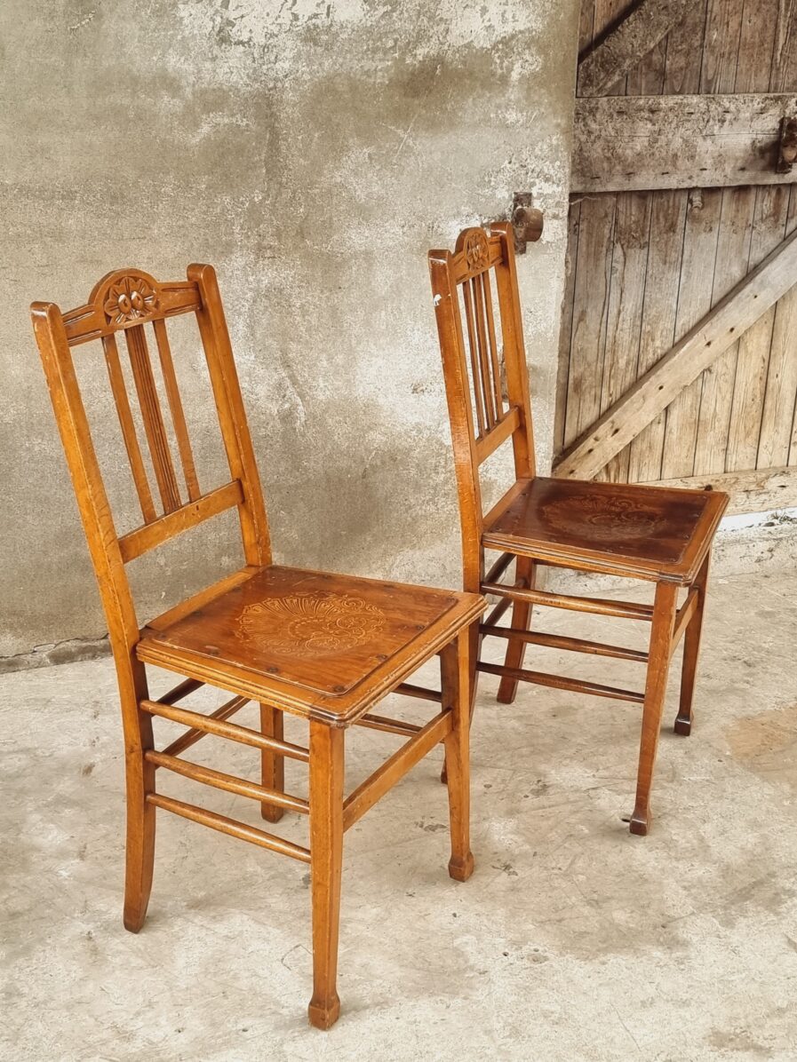 Antieke stoelen bistrostAntique chairs bistro chairs Luterma set of 2 piecesoelen Luterma set van 2 stuks (1)