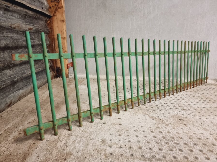 Antique fencing made of riveted iron, green-colored 54 x 220 cm