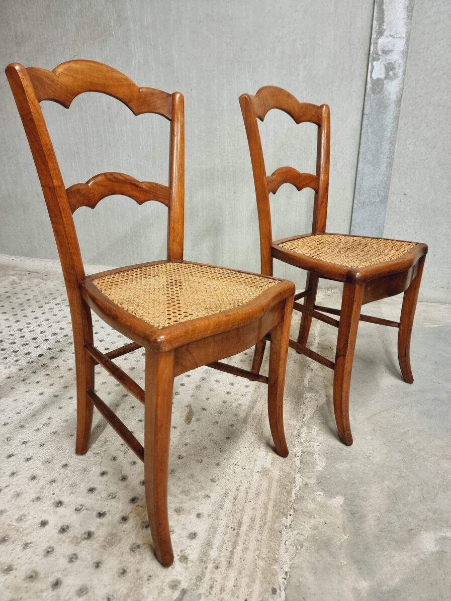 Antieke set stoelen notenhout met webbing (1)